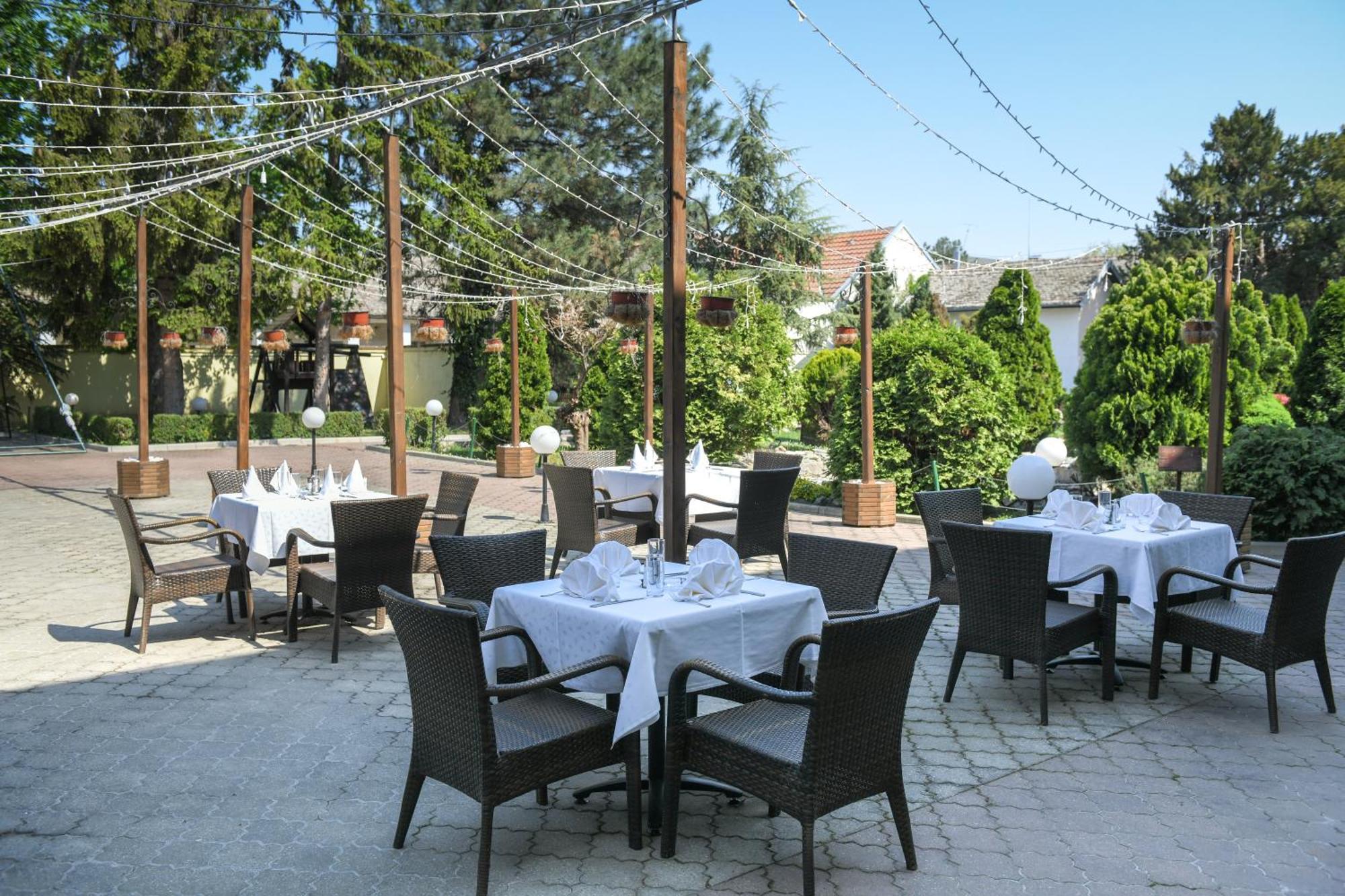 Hotel Fontana Backa Palanka Exterior photo