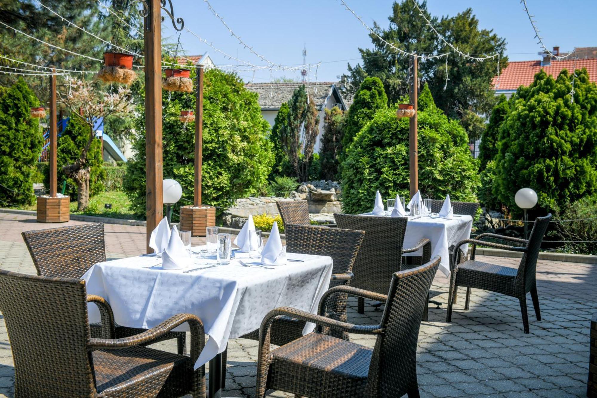 Hotel Fontana Backa Palanka Exterior photo